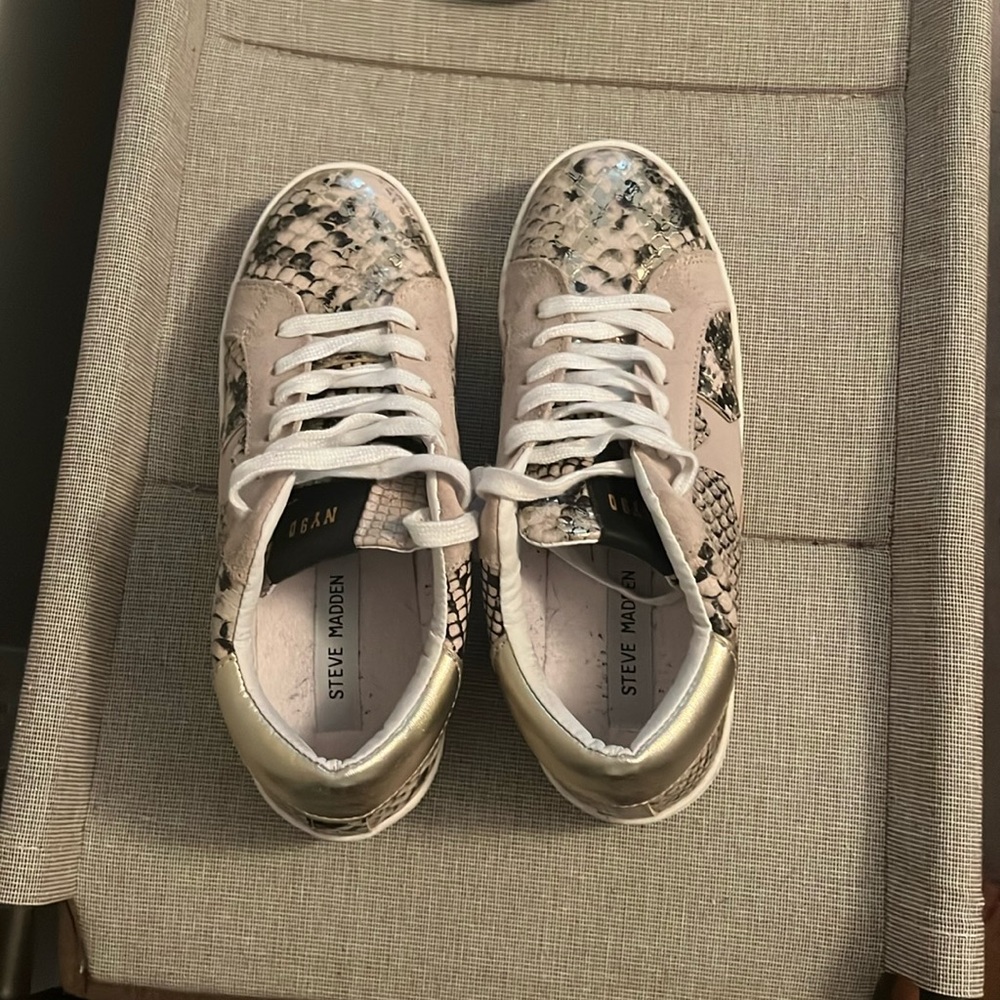 Steve Madden snake skin shoes